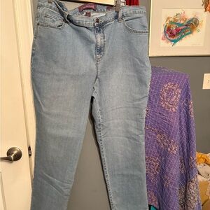 Gloria Vanderbilt Light Blue Straight Leg Jeans